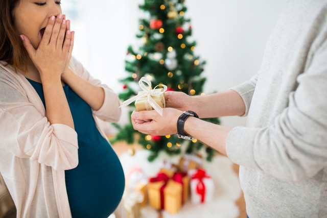 Find The Best Gifts For Pregnant Wife This Christmas Love Is All Colors